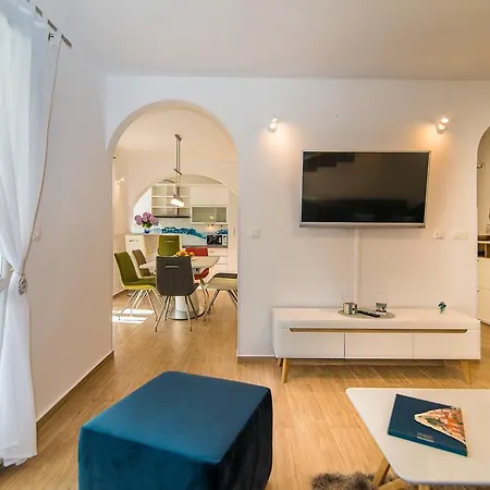Vera Luxury *